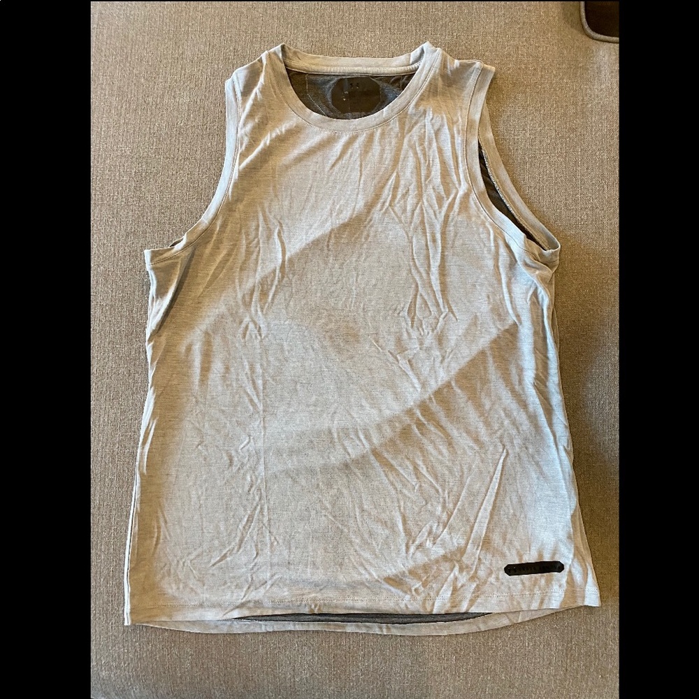 Women’s Under Armour top L